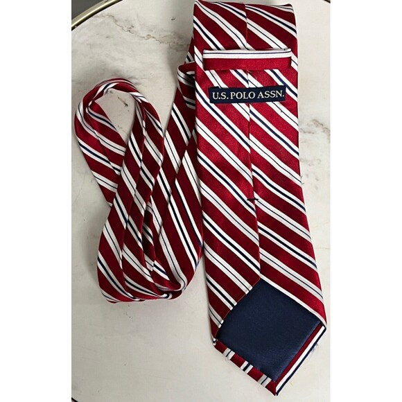 US Polo Association Diagonal‎ Striped Classic 100% Silk Red White Blue Necktie - Picture 2 of 3